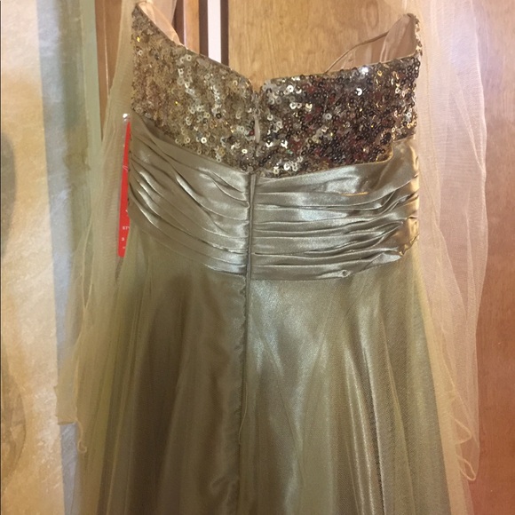 Dancing Queen Gorgeous Gold Prom Dress - Picture 6 of 6